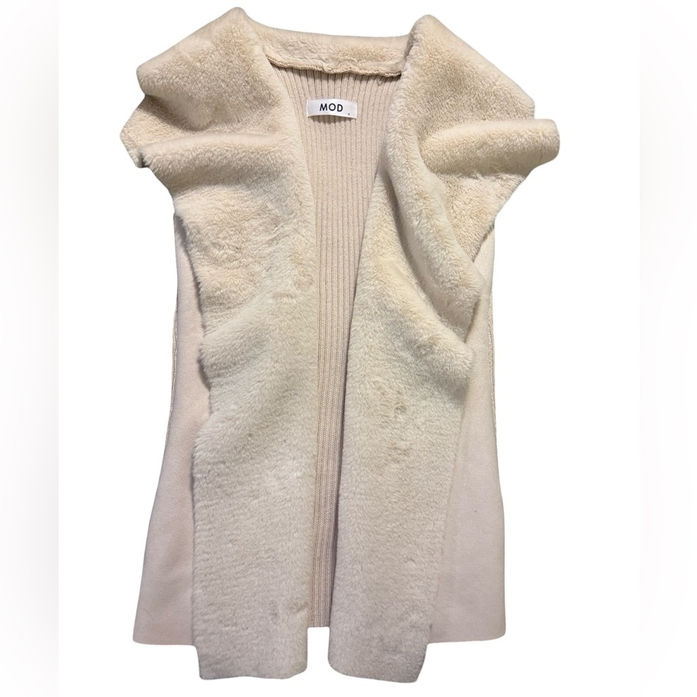 MOD On Trend (EUC) Women’s Open Front Faux Fur Trim Sweater Vest